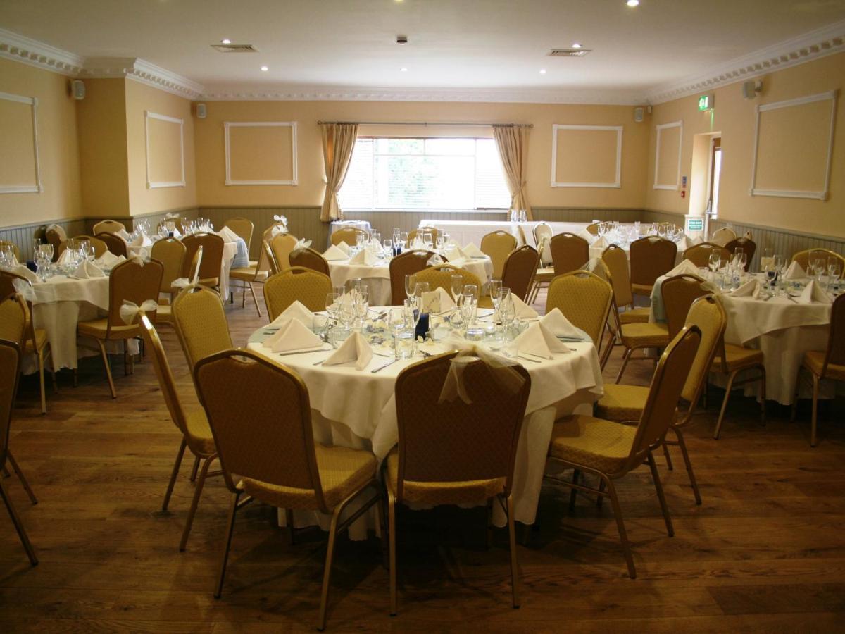 The Corbet Arms Hotel Uffington  Bagian luar foto