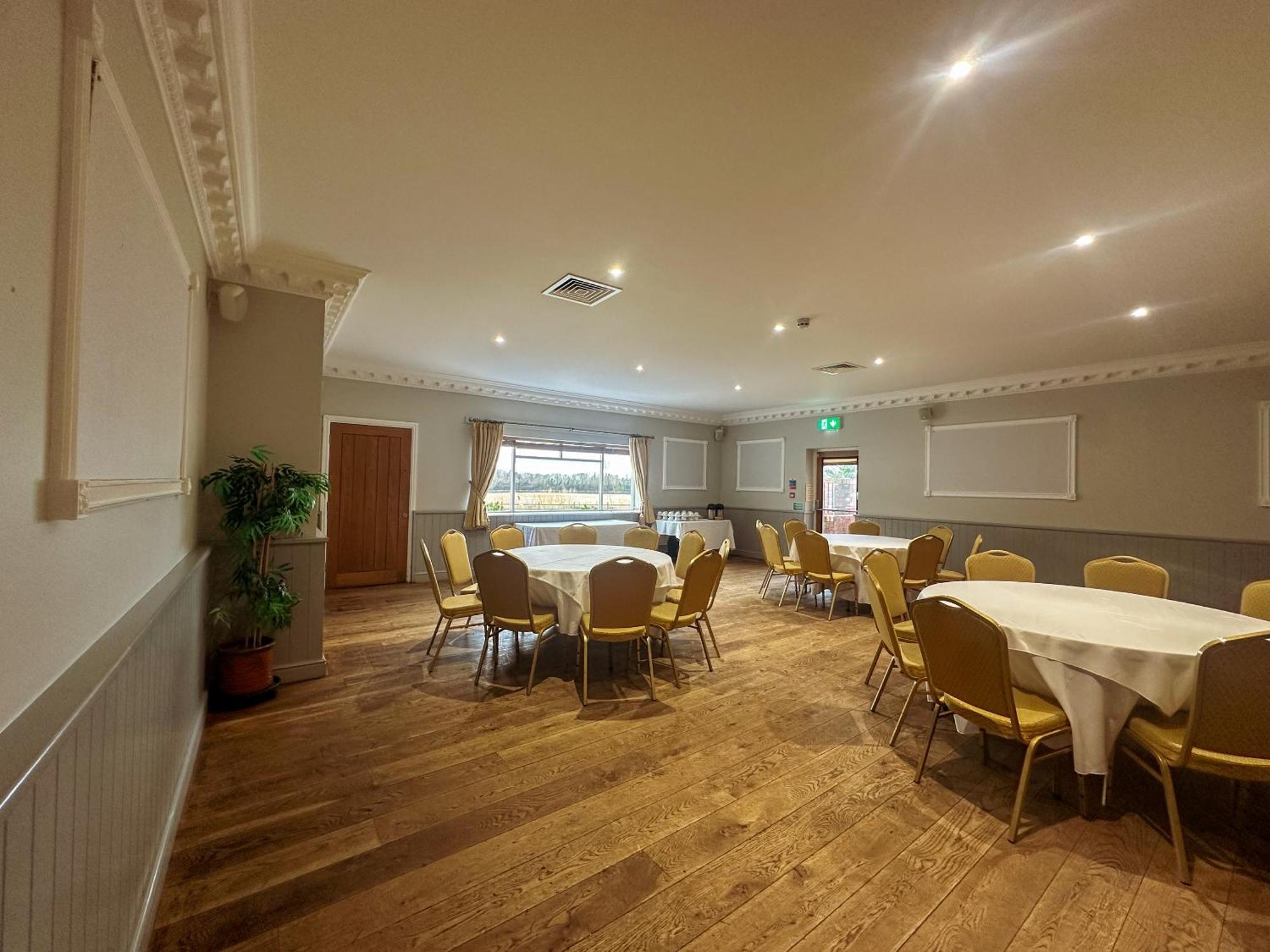The Corbet Arms Hotel Uffington  Bagian luar foto